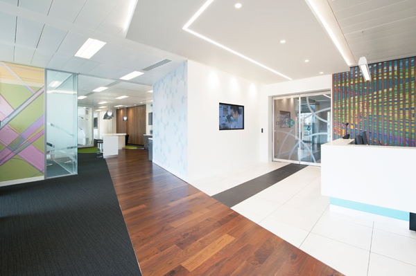 上?？萍脊巨k公樓過道如何裝修設(shè)計